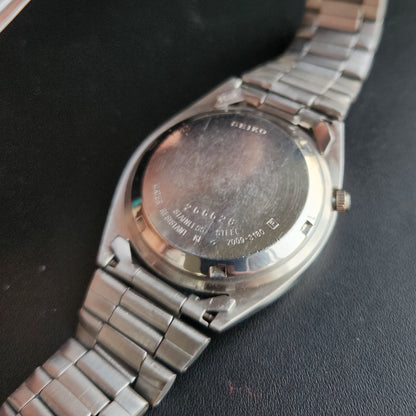 Vintage 1982 Original Seiko 5 Automatic 7009-318D White Face 17 Jewels Day-Date Japanese Men's Wrist Watch S78