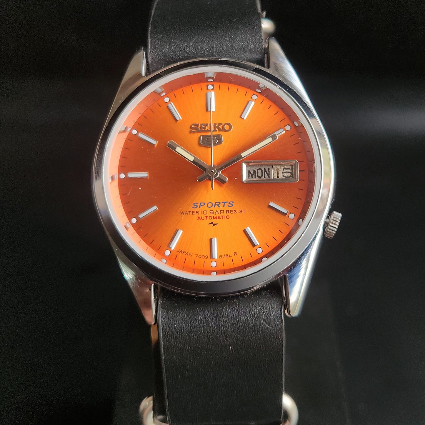 Vintage Mod Seiko 5 Automatic 17 Jewels Cal. 7009 Orange Face Black Nato Leather Band Day-Date Men's Wrist Watch SK