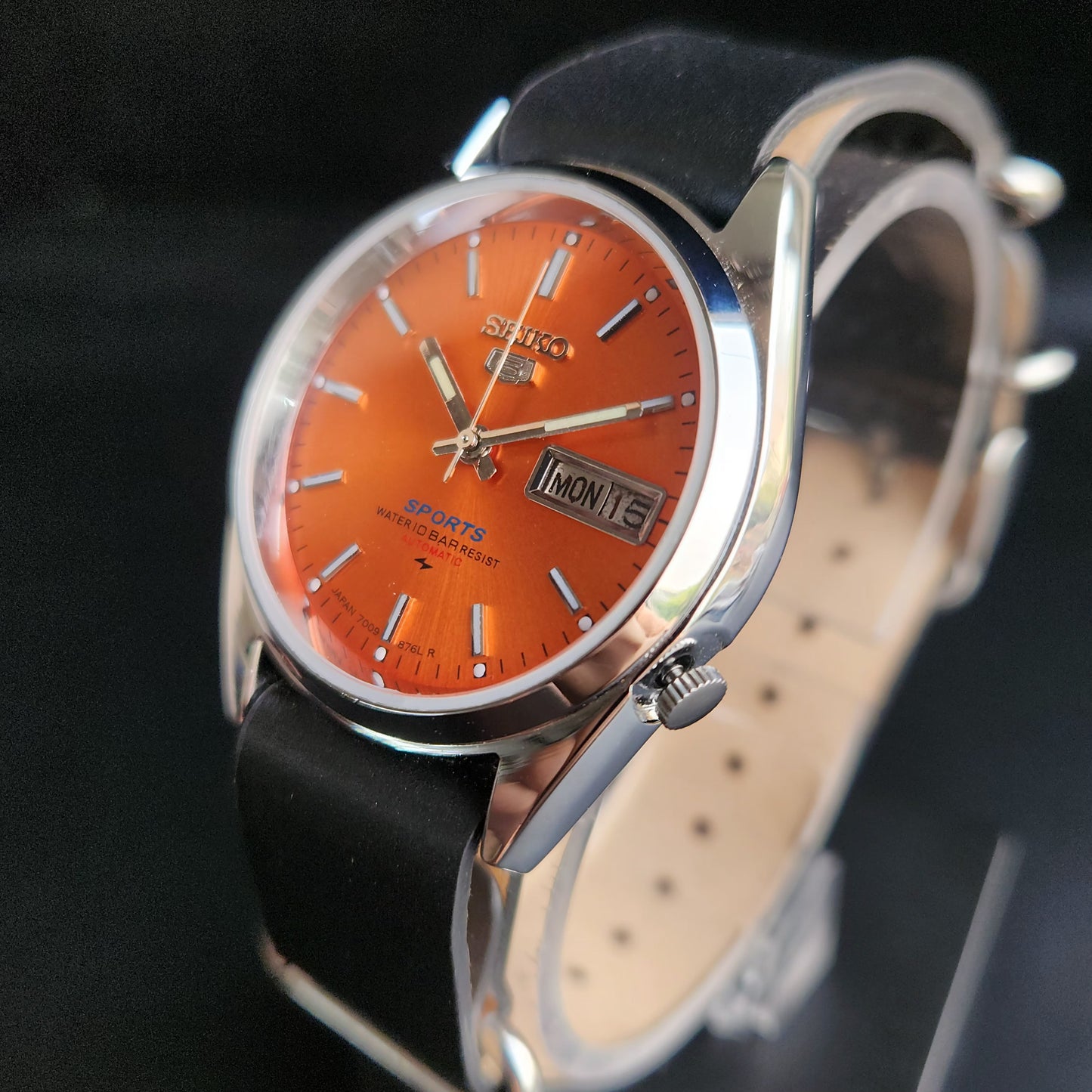 Vintage Mod Seiko 5 Automatic 17 Jewels Cal. 7009 Orange Face Black Nato Leather Band Day-Date Men's Wrist Watch SK