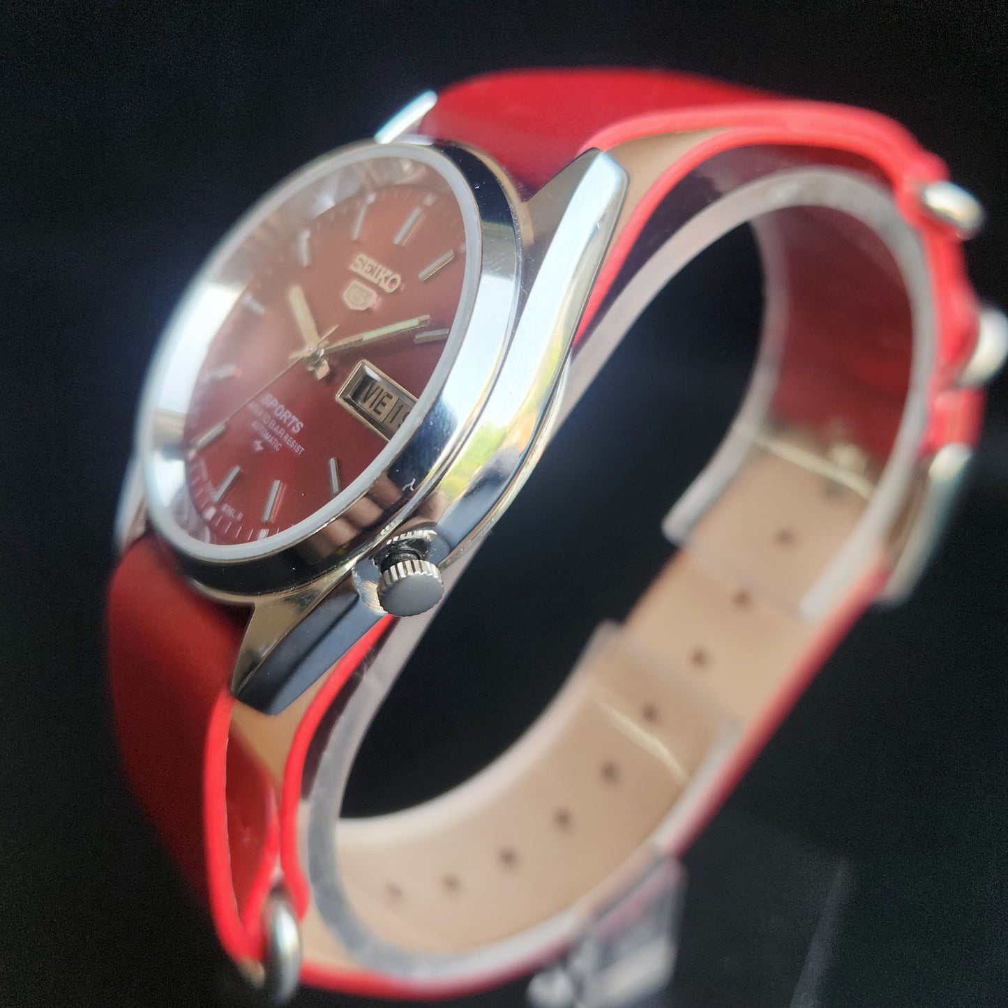 Vintage Mod Seiko 5 Automatic 17 Jewels Cal. 7009 Red Face Red Nato Leather Band Day-Date Men's Wrist Watch Sk