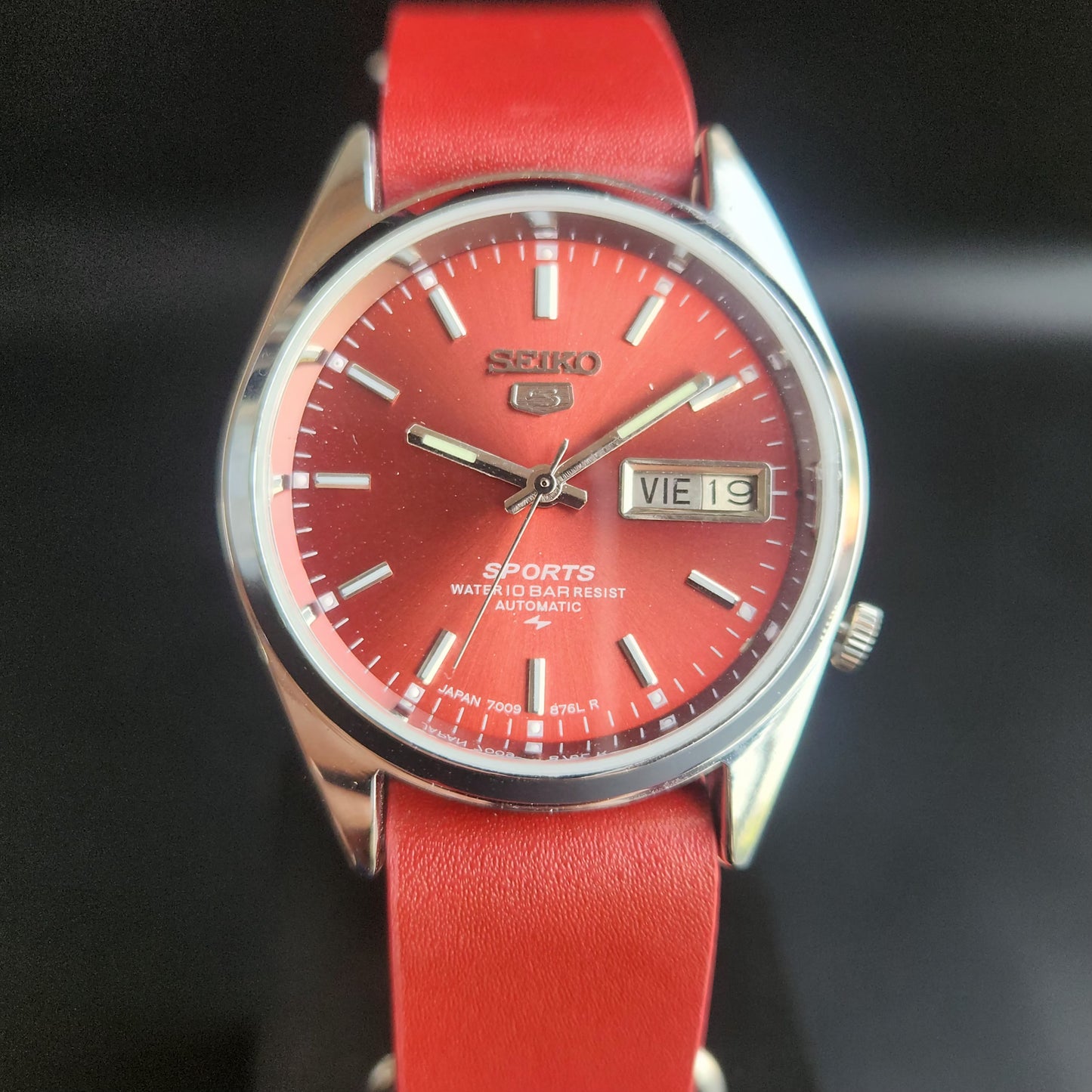 Vintage Mod Seiko 5 Automatic 17 Jewels Cal. 7009 Red Face Red Nato Leather Band Day-Date Men's Wrist Watch Sk