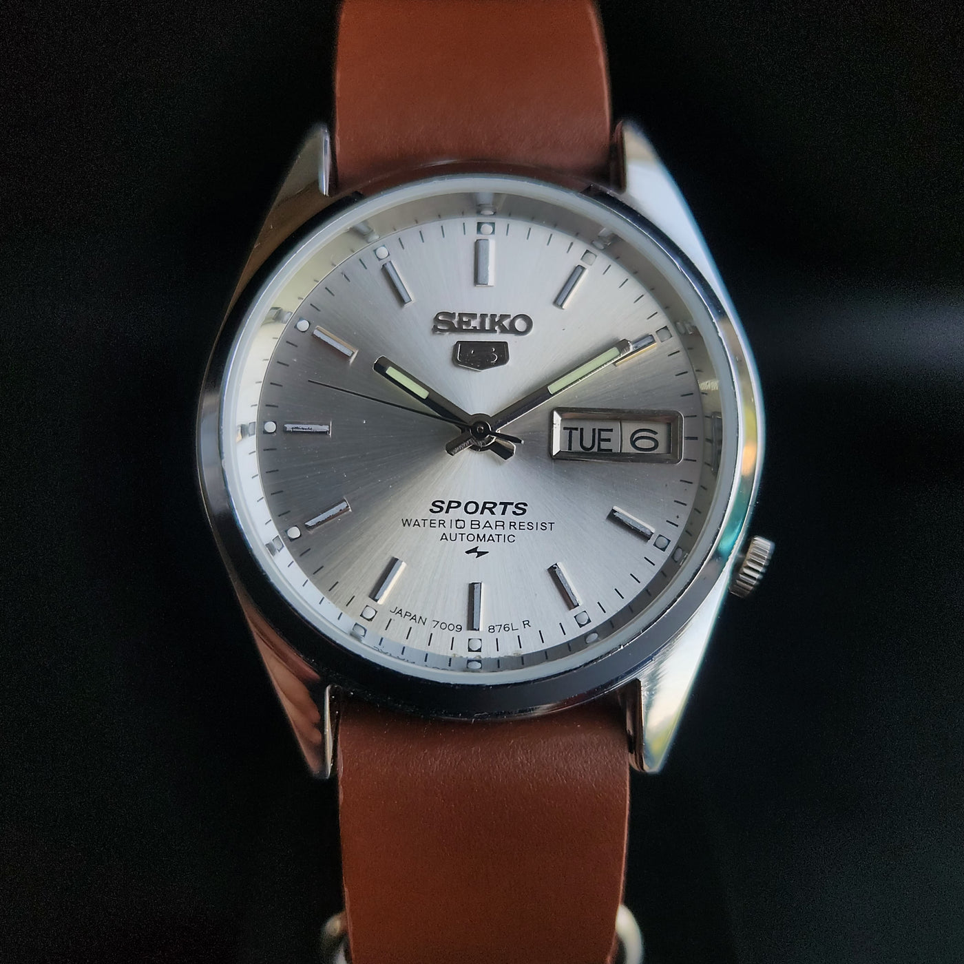 Vintage Mod Seiko 5 Automatic 17 Jewels Cal. 7009 Silver Face Brown Leather Band Day-Date Men's Wrist Watch Sk