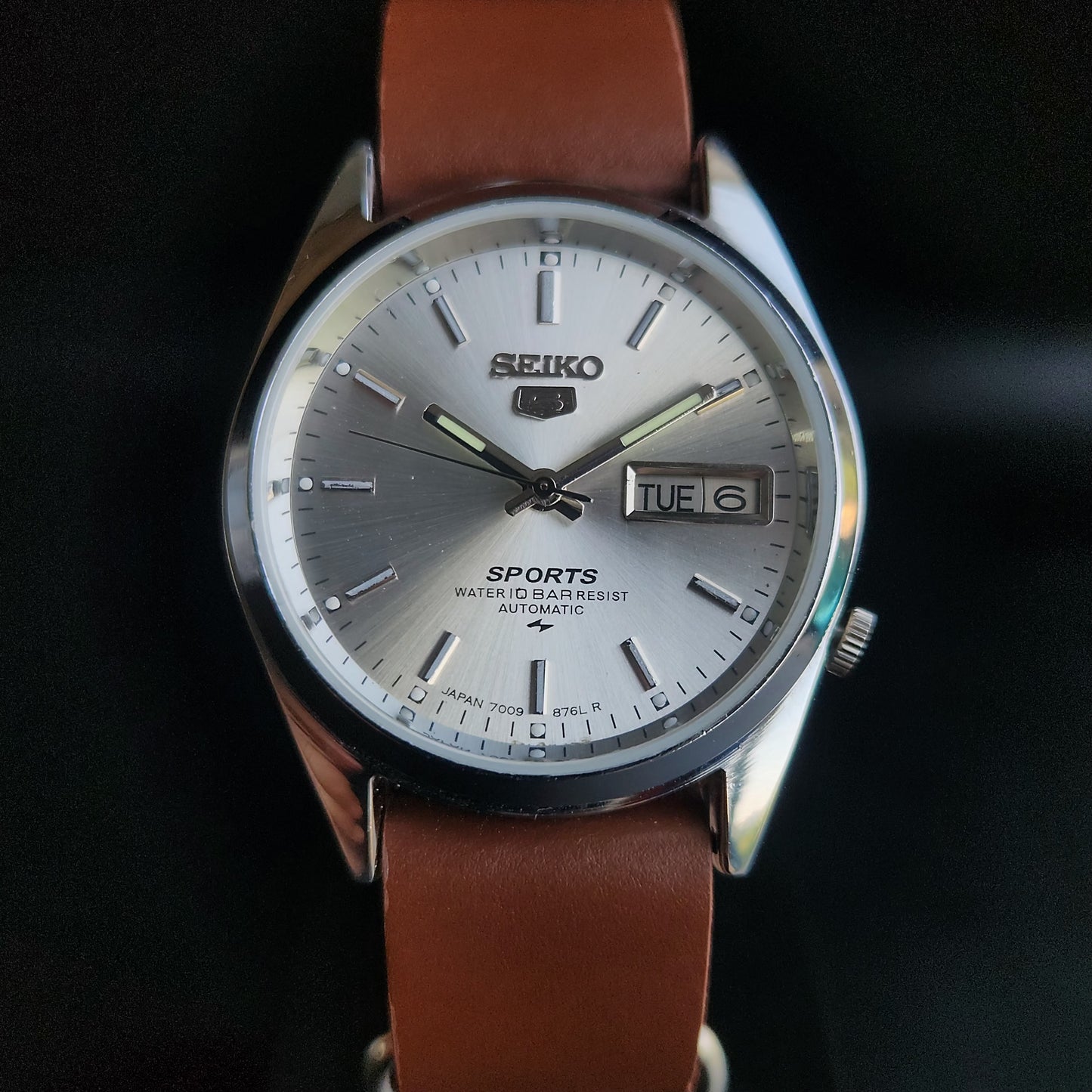 Vintage Mod Seiko 5 Automatic 17 Jewels Cal. 7009 Silver Face Brown Leather Band Day-Date Men's Wrist Watch Sk