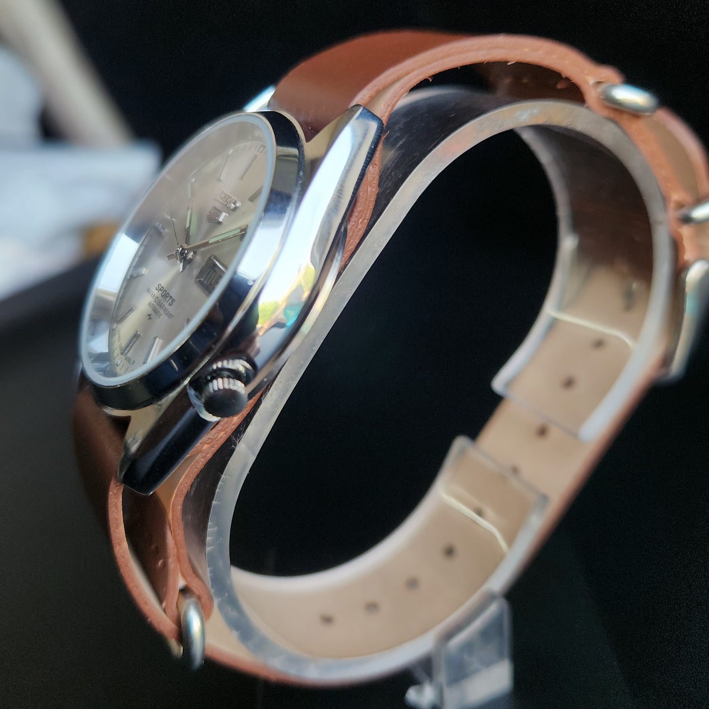 Vintage Mod Seiko 5 Automatic 17 Jewels Cal. 7009 Silver Face Brown Leather Band Day-Date Men's Wrist Watch Sk