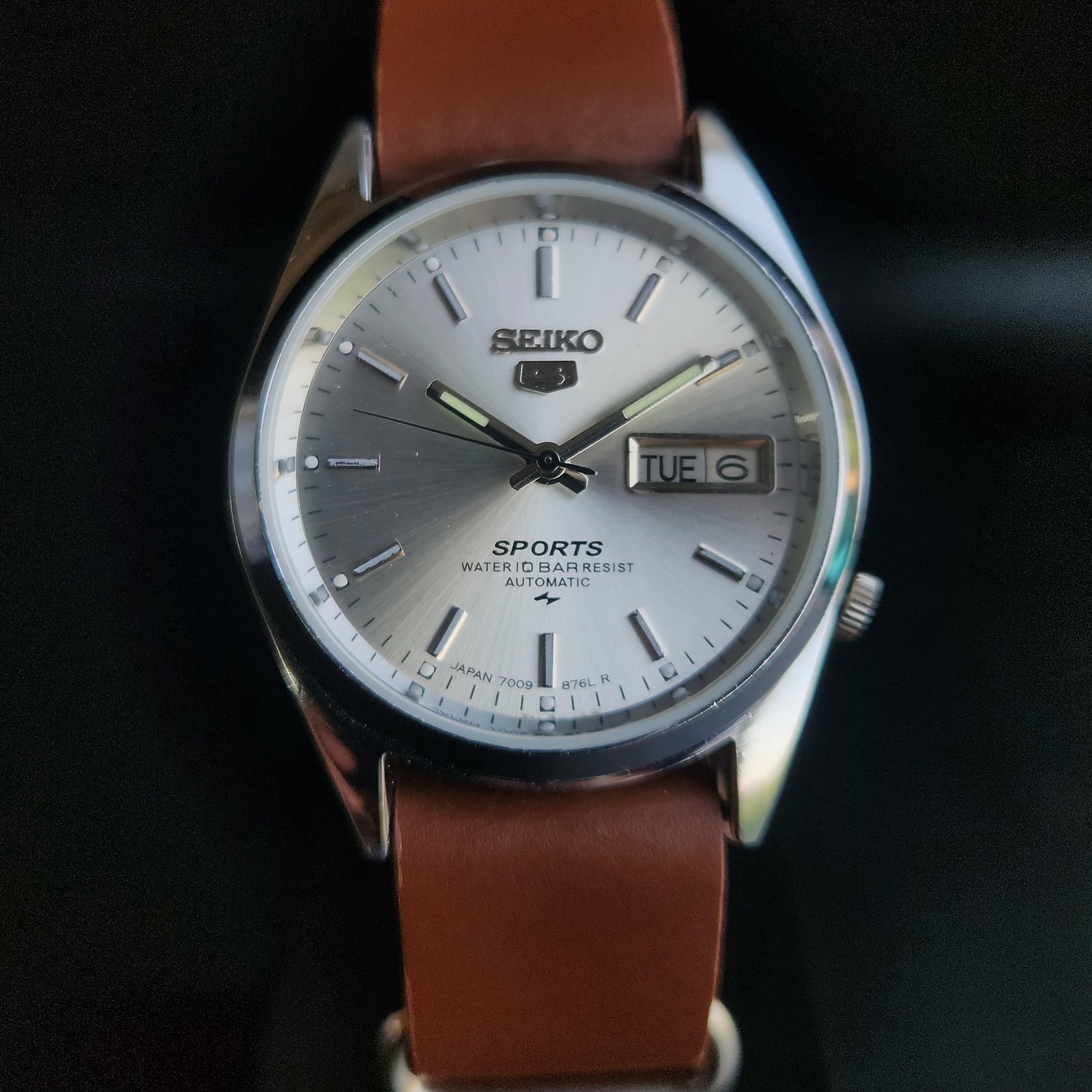 Vintage Mod Seiko 5 Automatic 17 Jewels Cal. 7009 Silver Face Brown Leather Band Day-Date Men's Wrist Watch Sk