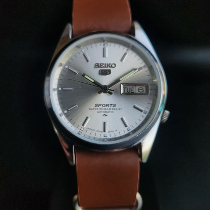 Vintage Mod Seiko 5 Automatic 17 Jewels Cal. 7009 Silver Face Brown Leather Band Day-Date Men's Wrist Watch Sk