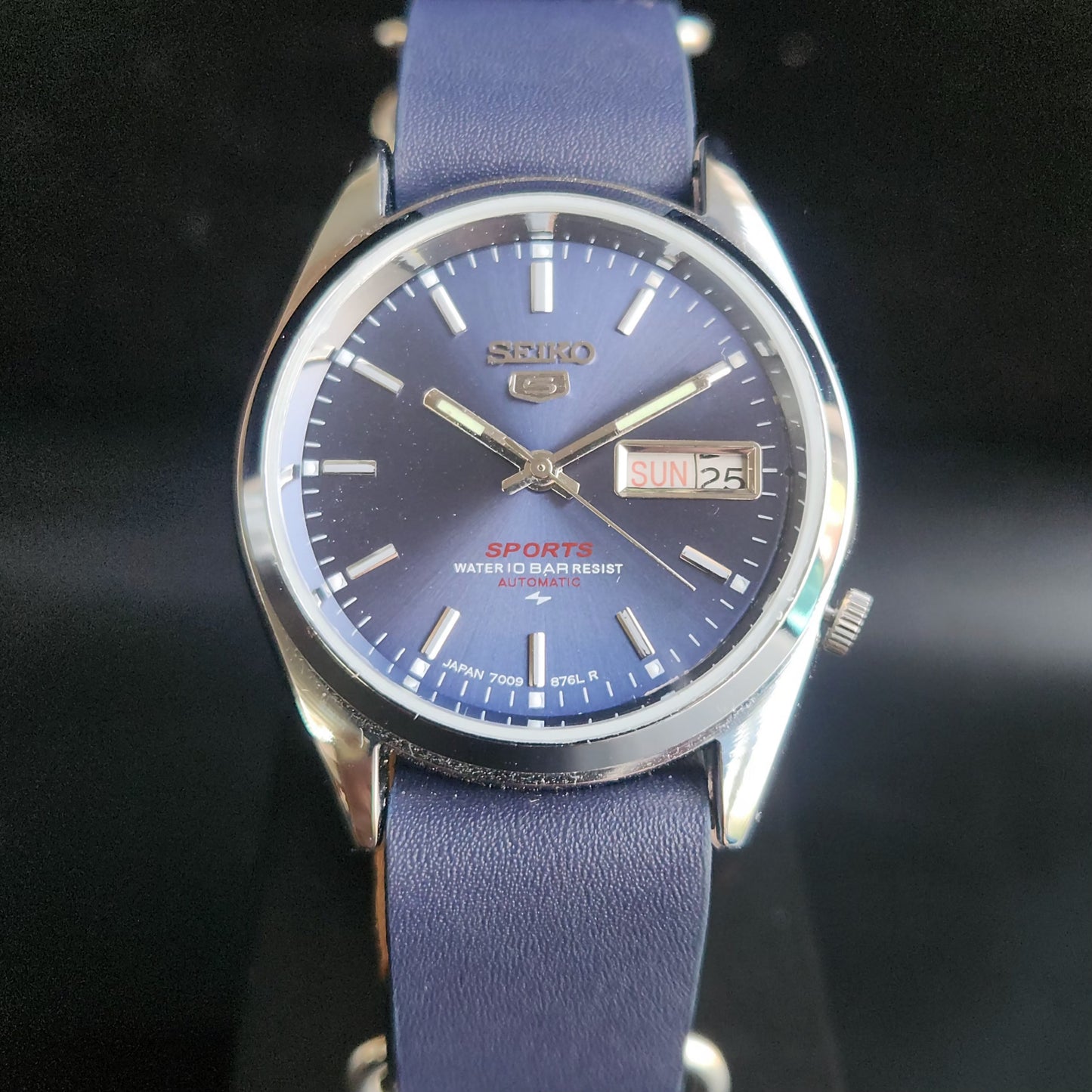 Vintage Mod Seiko 5 Automatic 17 Jewels Cal. 7009 Blue Face Blue Nato Leather Band Day-Date Men's Wrist Watch Sk