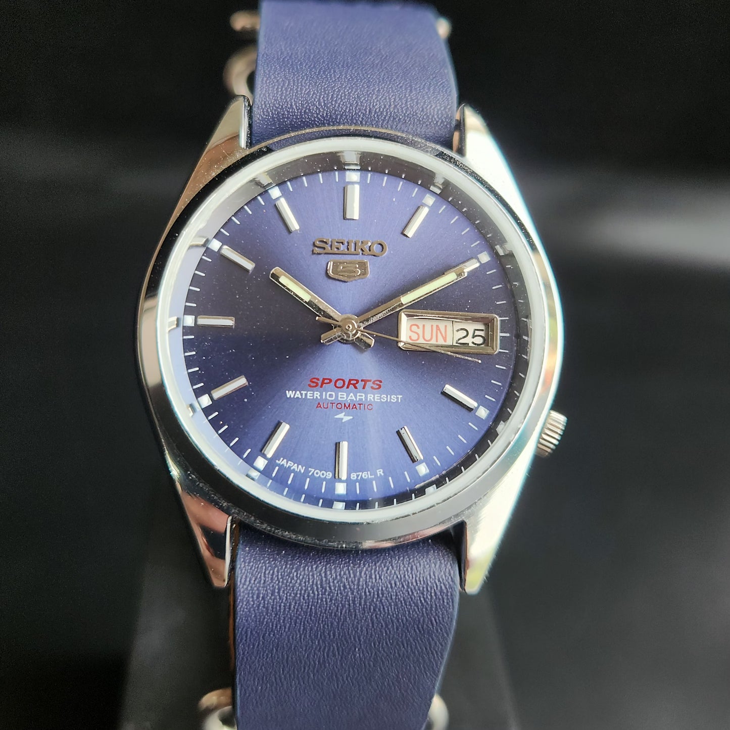 Vintage Mod Seiko 5 Automatic 17 Jewels Cal. 7009 Blue Face Blue Nato Leather Band Day-Date Men's Wrist Watch Sk