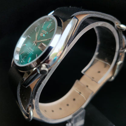 Vintage Mod Seiko 5 Automatic 17 Jewels Cal. 7009 Turquoise Face Black Nato Leather Band Day-Date Men's Wrist Watch Sk