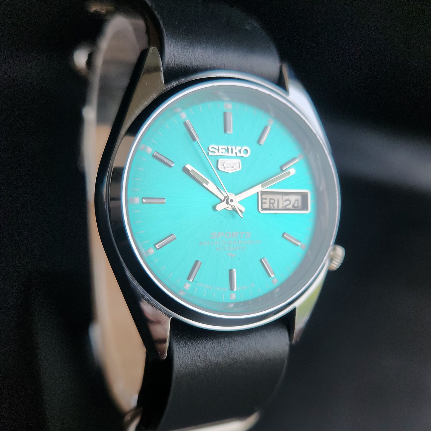 Vintage Mod Seiko 5 Automatic 17 Jewels Cal. 7009 Turquoise Face Black Nato Leather Band Day-Date Men's Wrist Watch Sk