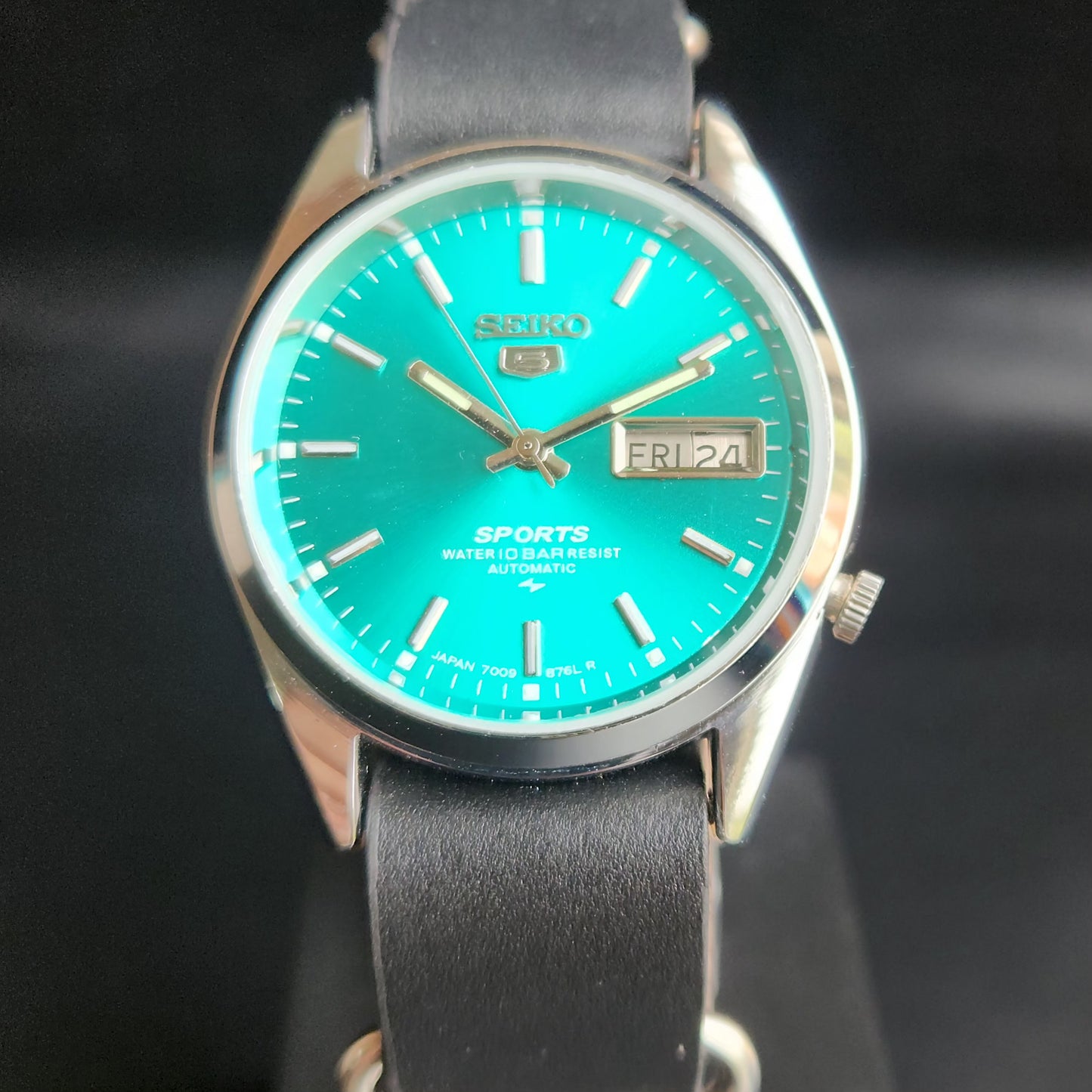 Vintage Mod Seiko 5 Automatic 17 Jewels Cal. 7009 Turquoise Face Black Nato Leather Band Day-Date Men's Wrist Watch Sk