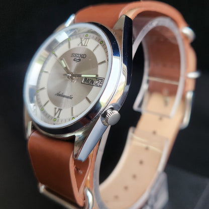 Vintage Mod  Seiko 5 Automatic 17 Jewels Cal. 7009 Silver Face Brown Nato Leather Band Day-Date Men's Wrist Watch Sk