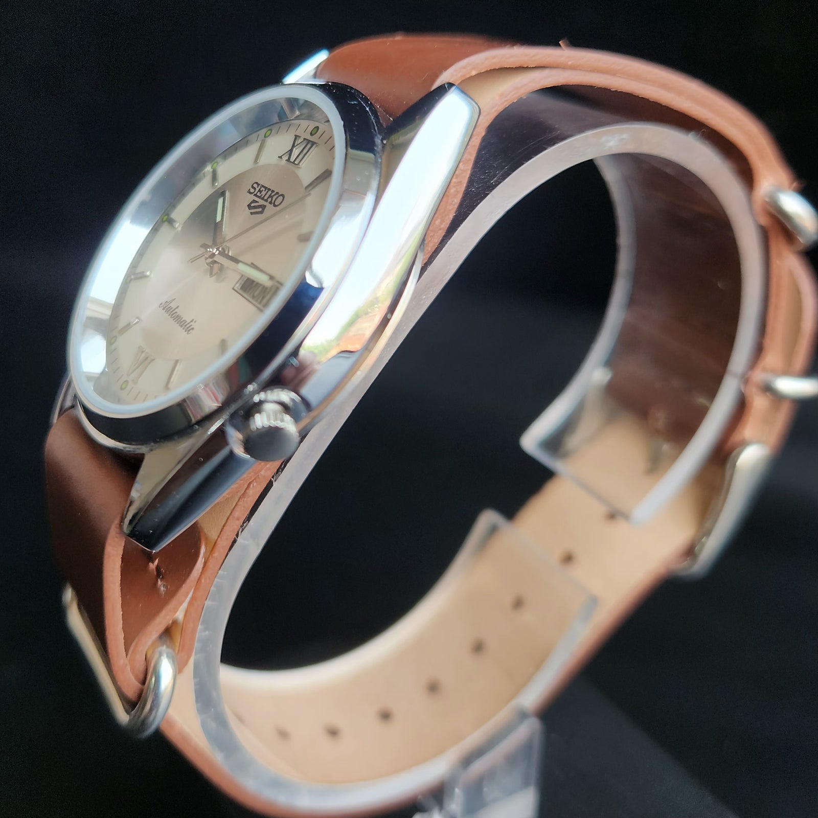 Vintage Mod  Seiko 5 Automatic 17 Jewels Cal. 7009 Silver Face Brown Nato Leather Band Day-Date Men's Wrist Watch Sk