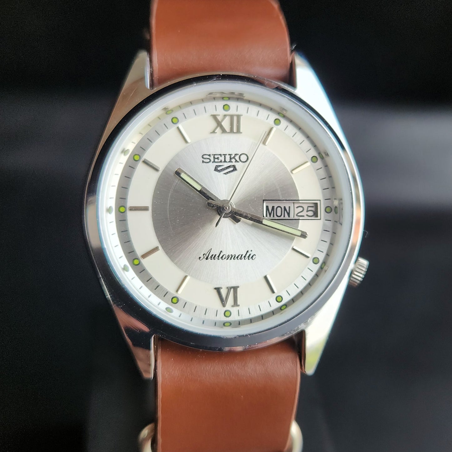 Vintage Mod  Seiko 5 Automatic 17 Jewels Cal. 7009 Silver Face Brown Nato Leather Band Day-Date Men's Wrist Watch Sk