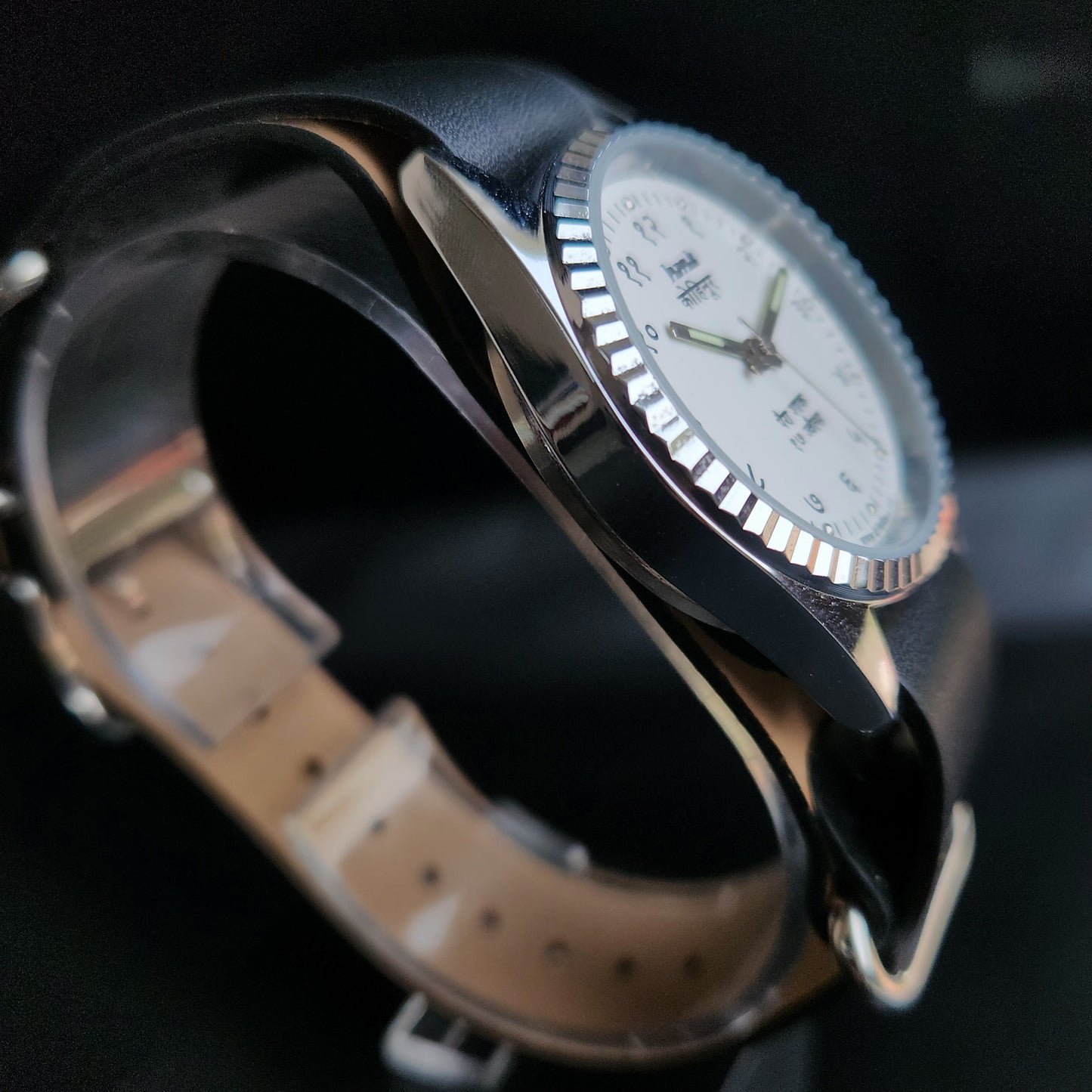 Vintage Mod HMT Kohinoor Devanagari Hand Winding 17 Jewels White Face Fluted Bezel Black Croco Leather Strap Men's Wrist Watch S87
