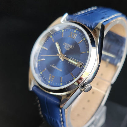 Vintage Mod  Seiko 5 Automatic 17 Jewels Cal. 7009 Blue Face Blue Leather Band Day-Date Men's Wrist Watch Sk