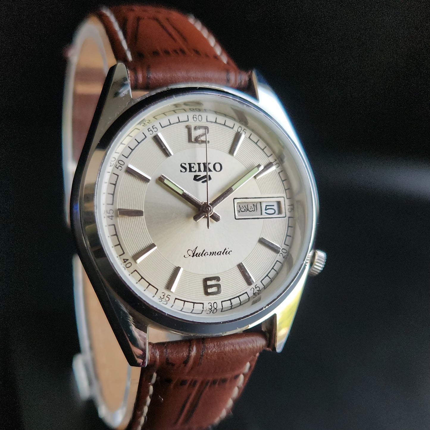 Vintage Mod Seiko 5 Automatic 17 Jewels Cal. 7009 Silver Face Brown Leather Band Day-Date Men's Wrist Watch Sk