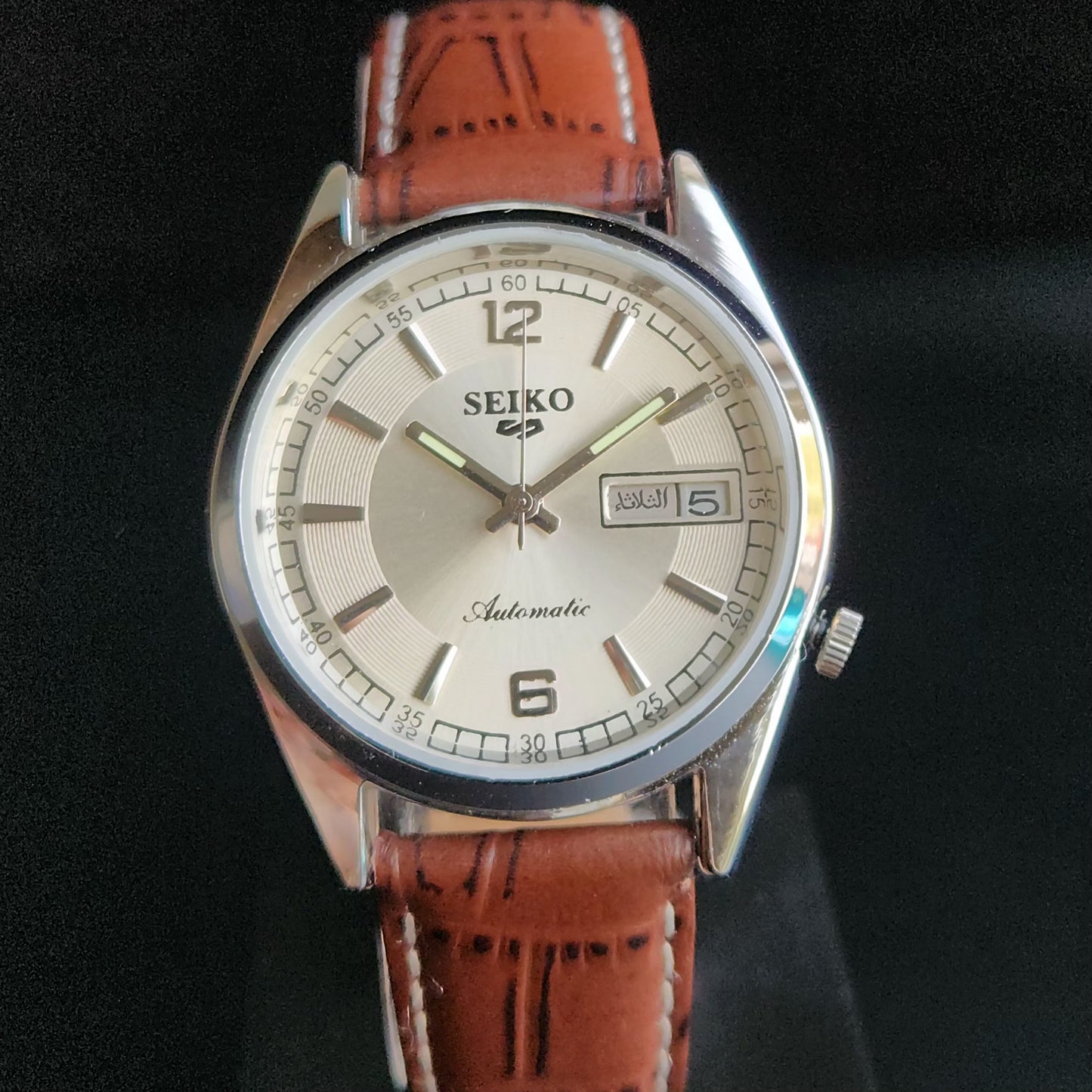 Vintage Mod Seiko 5 Automatic 17 Jewels Cal. 7009 Silver Face Brown Leather Band Day-Date Men's Wrist Watch Sk