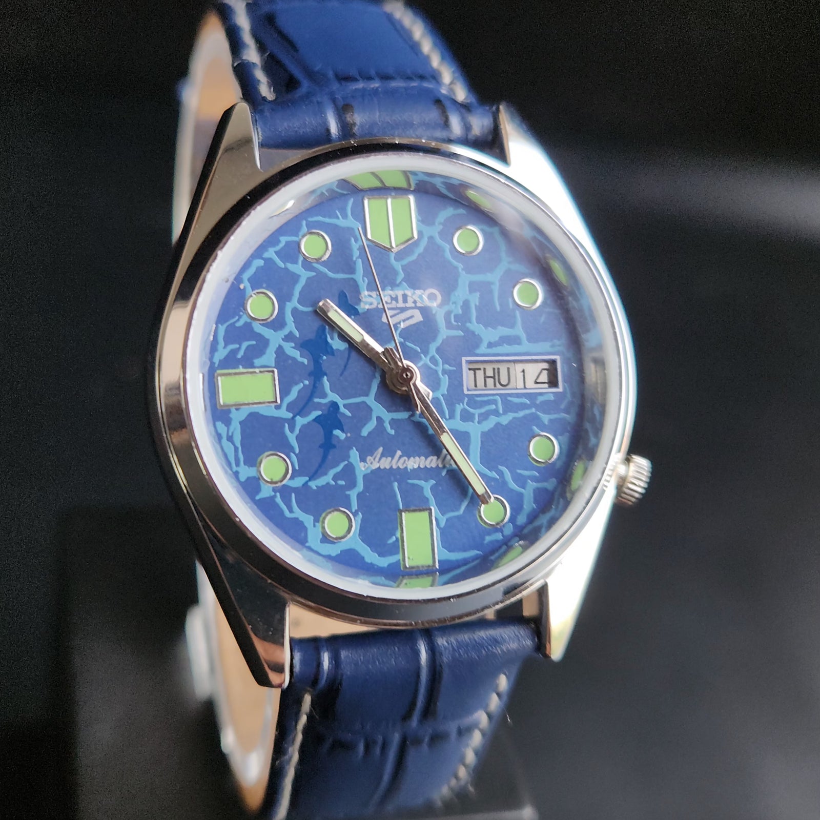 Vintage Mod Seiko 5 Automatic 17 Jewels Cal. 7009 Blue Face Blue Leather Band Day-Date Men's Wrist Watch Sk