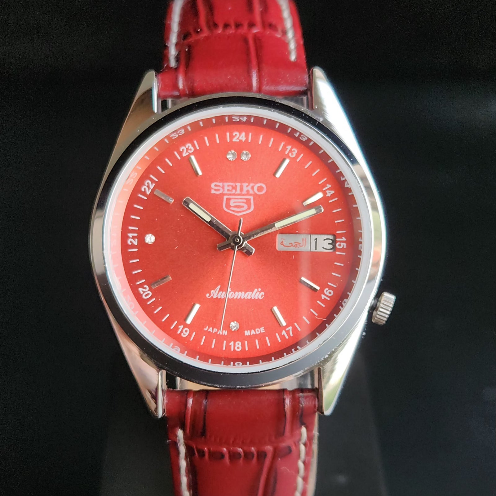 Vintage Mod  Seiko 5 Automatic 17 Jewels Cal. 7009 Red Face Red Leather Band Day-Date Men's Wrist Watch Sk