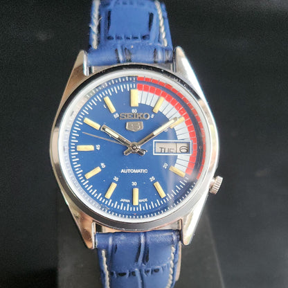 Vintage Mod Seiko 5 Automatic 17 Jewels Cal. 7009 Blue Face Blue Leather Band Day-Date Men's Wrist Watch Sk