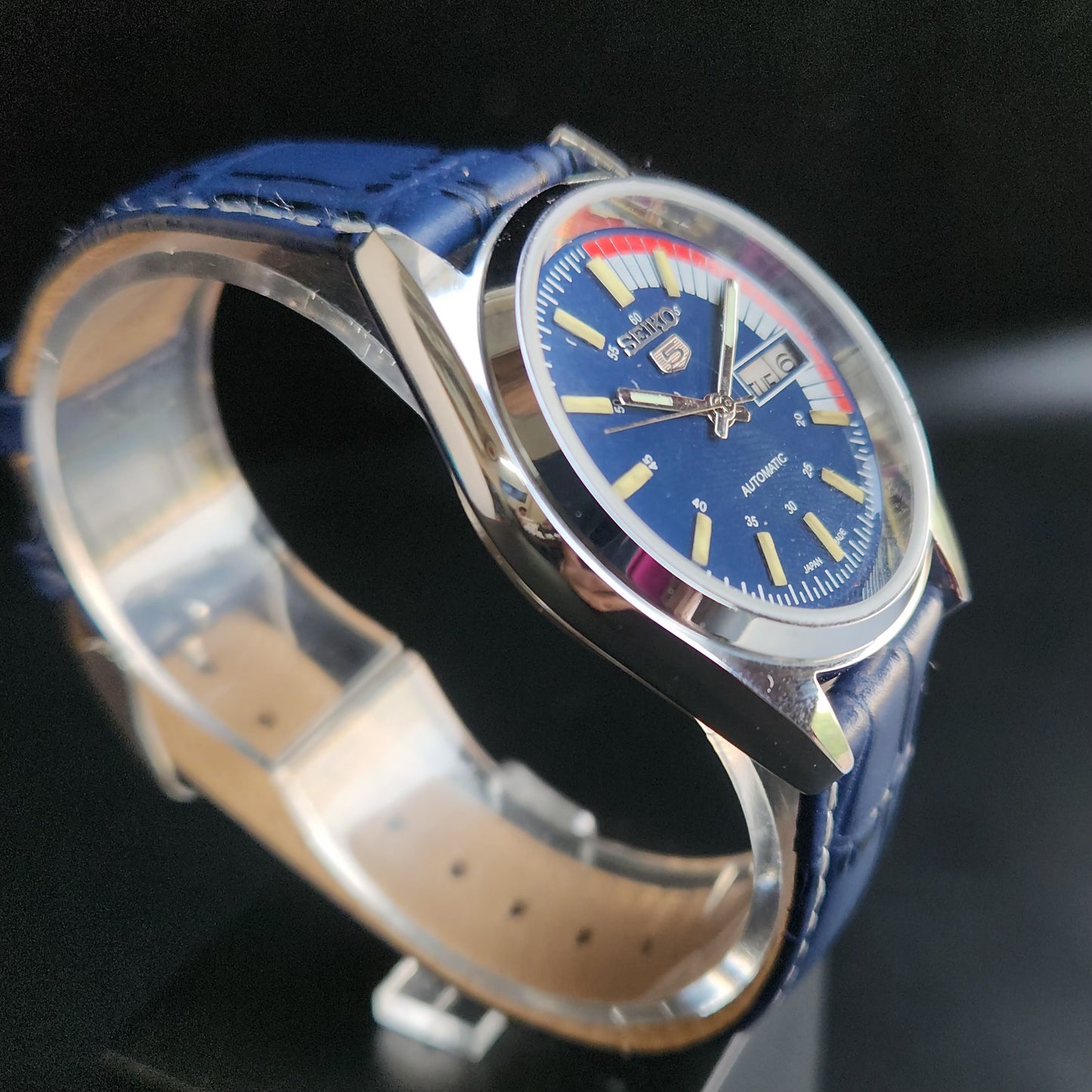 Vintage Mod Seiko 5 Automatic 17 Jewels Cal. 7009 Blue Face Blue Leather Band Day-Date Men's Wrist Watch Sk