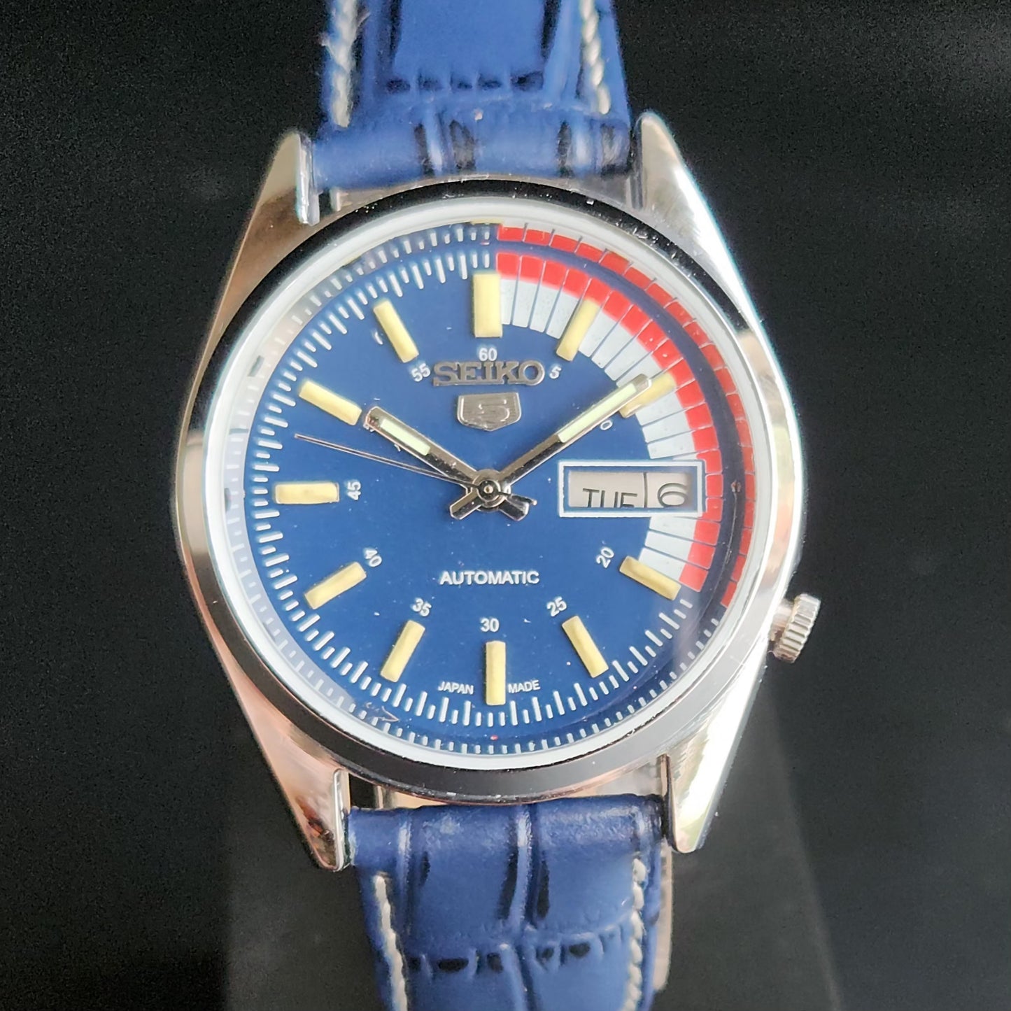 Vintage Mod Seiko 5 Automatic 17 Jewels Cal. 7009 Blue Face Blue Leather Band Day-Date Men's Wrist Watch Sk