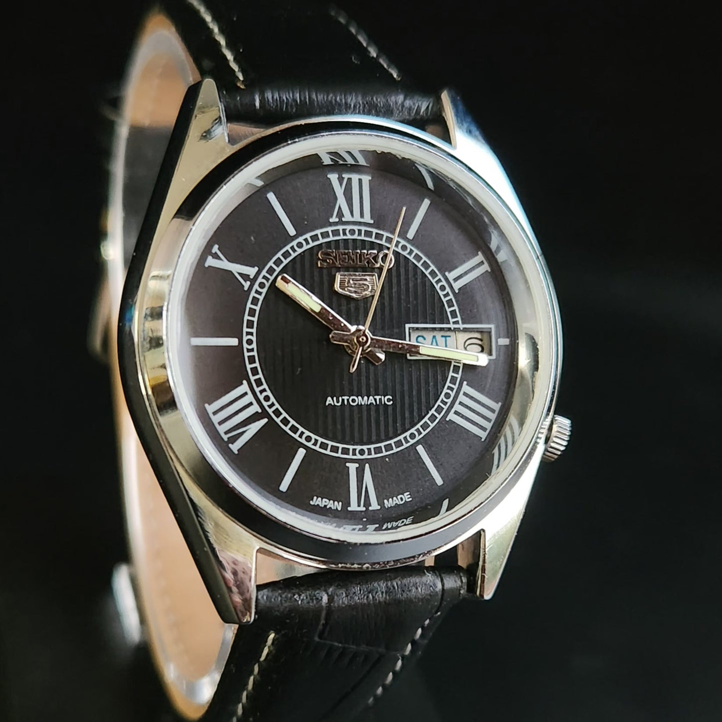 Vintage Mod  Seiko 5 Automatic 17 Jewels Cal. 7009 Black Face Black Leather Band Day-Date Men's Wrist Watch Sk