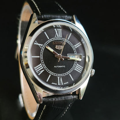 Vintage Mod  Seiko 5 Automatic 17 Jewels Cal. 7009 Black Face Black Leather Band Day-Date Men's Wrist Watch Sk
