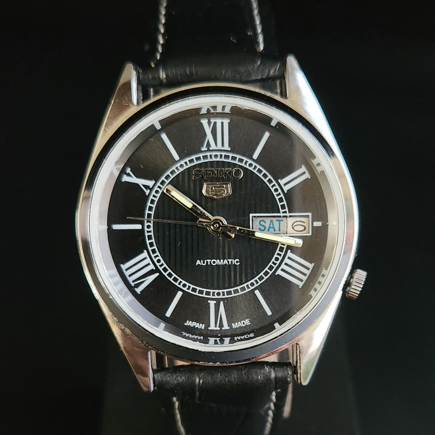 Vintage Mod  Seiko 5 Automatic 17 Jewels Cal. 7009 Black Face Black Leather Band Day-Date Men's Wrist Watch Sk