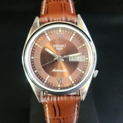 Vintage Mod Seiko 5 Automatic 17 Jewels Cal. 7009 Brown Face Brown Leather Band Day-Date Men's Wrist Watch Sk