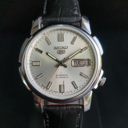 Vintage 1979 Original Seiko 5 Automatic 7009-876J White Face Black Band 21 Jewels Day-Date Japanese Men's Wrist Watch S168