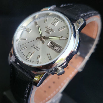 Vintage 1979 Original Seiko 5 Automatic 7009-876J White Face Black Band 21 Jewels Day-Date Japanese Men's Wrist Watch S168