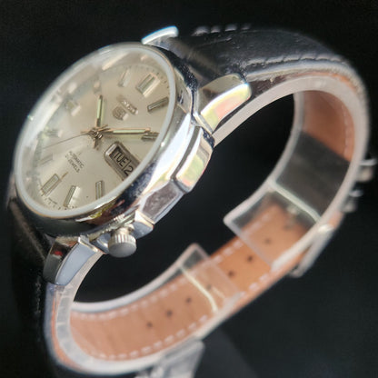Vintage 1979 Original Seiko 5 Automatic 7009-876J White Face Black Band 21 Jewels Day-Date Japanese Men's Wrist Watch S168