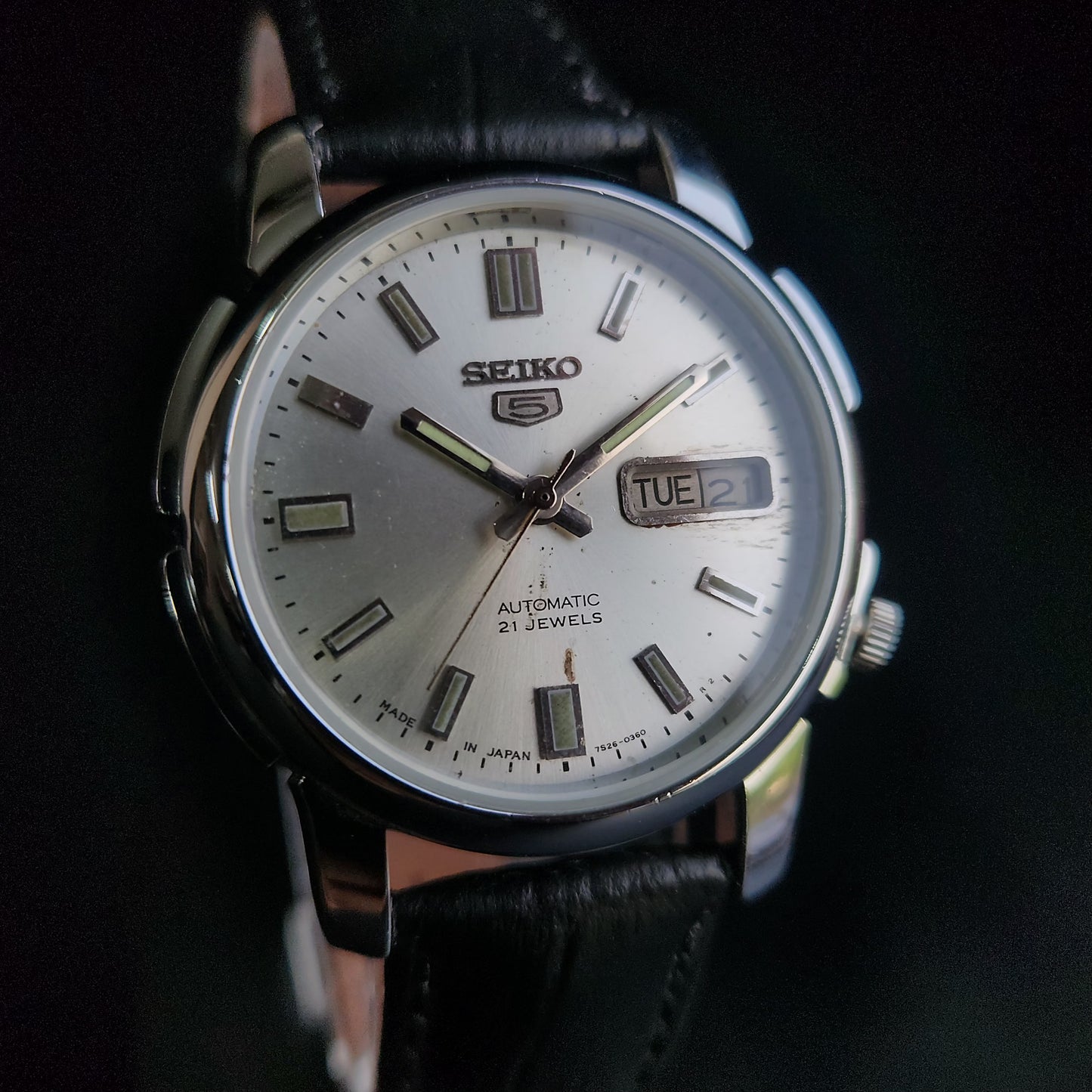 Vintage 1979 Original Seiko 5 Automatic 7009-876J White Face Black Band 21 Jewels Day-Date Japanese Men's Wrist Watch S168