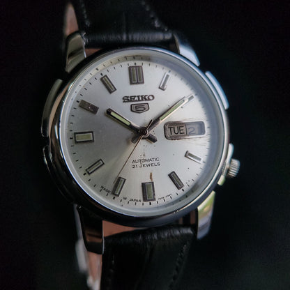 Vintage 1979 Original Seiko 5 Automatic 7009-876J White Face Black Band 21 Jewels Day-Date Japanese Men's Wrist Watch S168
