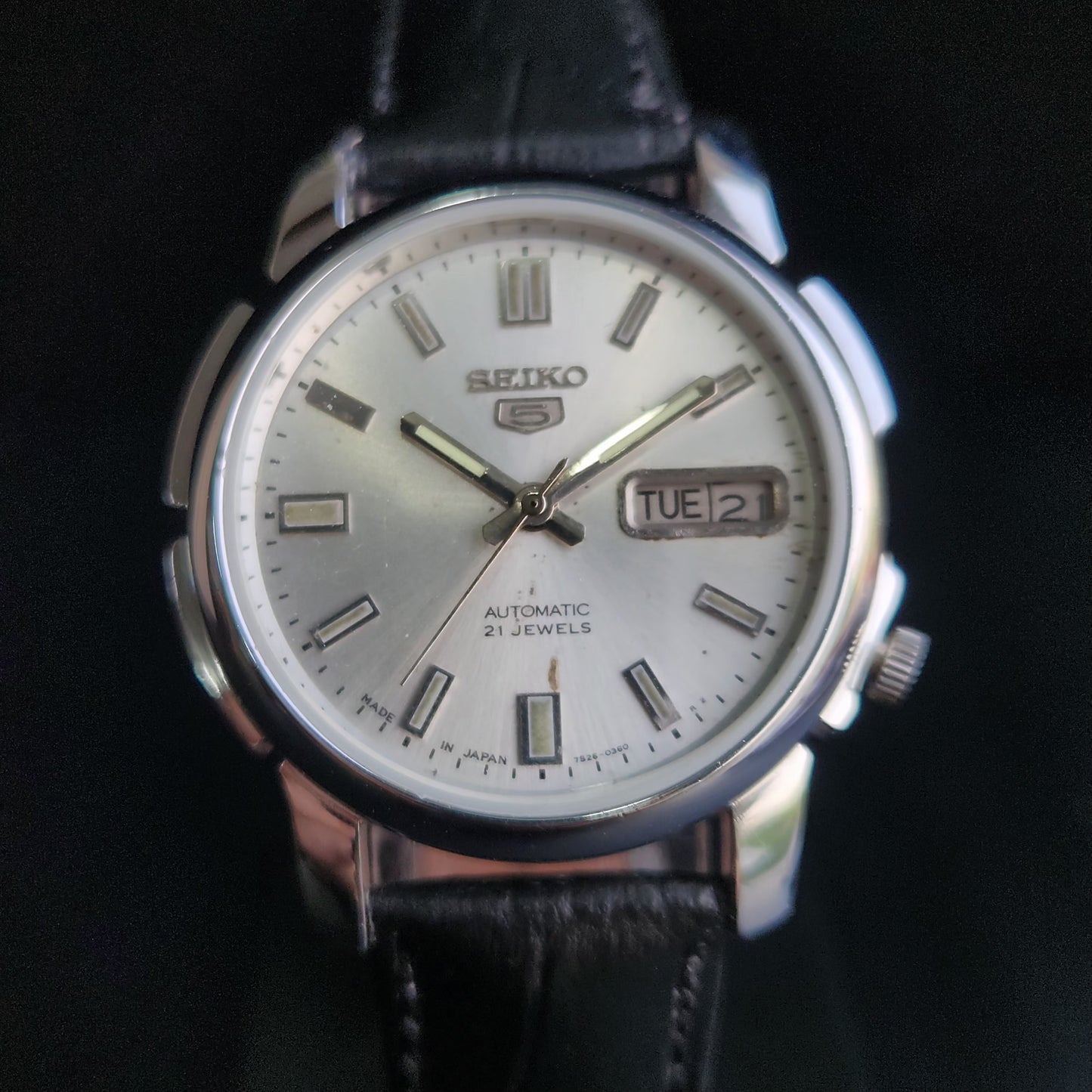 Vintage 1979 Original Seiko 5 Automatic 7009-876J White Face Black Band 21 Jewels Day-Date Japanese Men's Wrist Watch S168