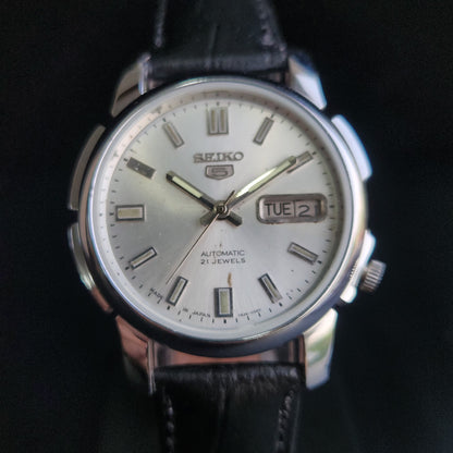 Vintage 1979 Original Seiko 5 Automatic 7009-876J White Face Black Band 21 Jewels Day-Date Japanese Men's Wrist Watch S168