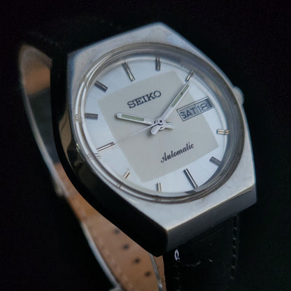 Vintage 1985 Original Seiko 5 Automatic 6309-8800 White Face Black Band 17 Jewels Day-Date Japanese Men's Wrist Watch S162