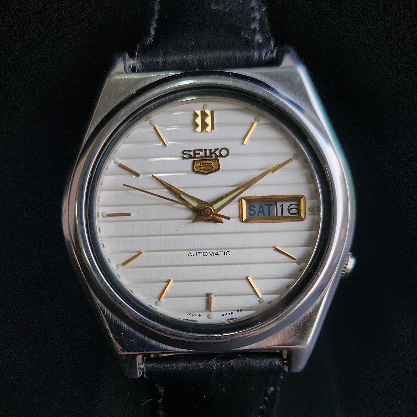 Vintage 1981 Original Seiko 5 Automatic 7009-876J White Face Black Band 17 Jewels Day-Date Japanese Men's Wrist Watch S163