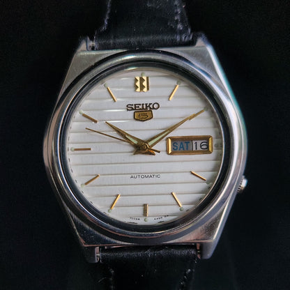 Vintage 1981 Original Seiko 5 Automatic 7009-876J White Face Black Band 17 Jewels Day-Date Japanese Men's Wrist Watch S163