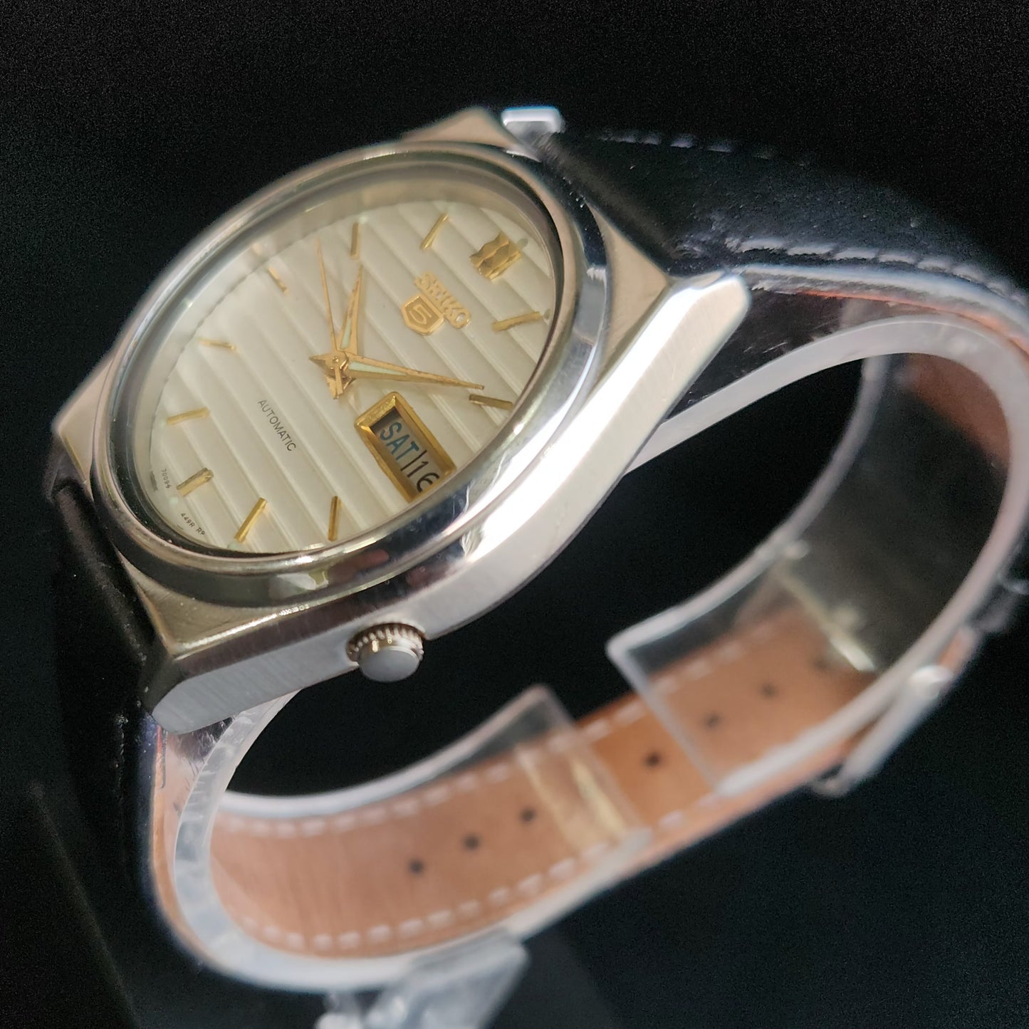 Vintage 1981 Original Seiko 5 Automatic 7009-876J White Face Black Band 17 Jewels Day-Date Japanese Men's Wrist Watch S163