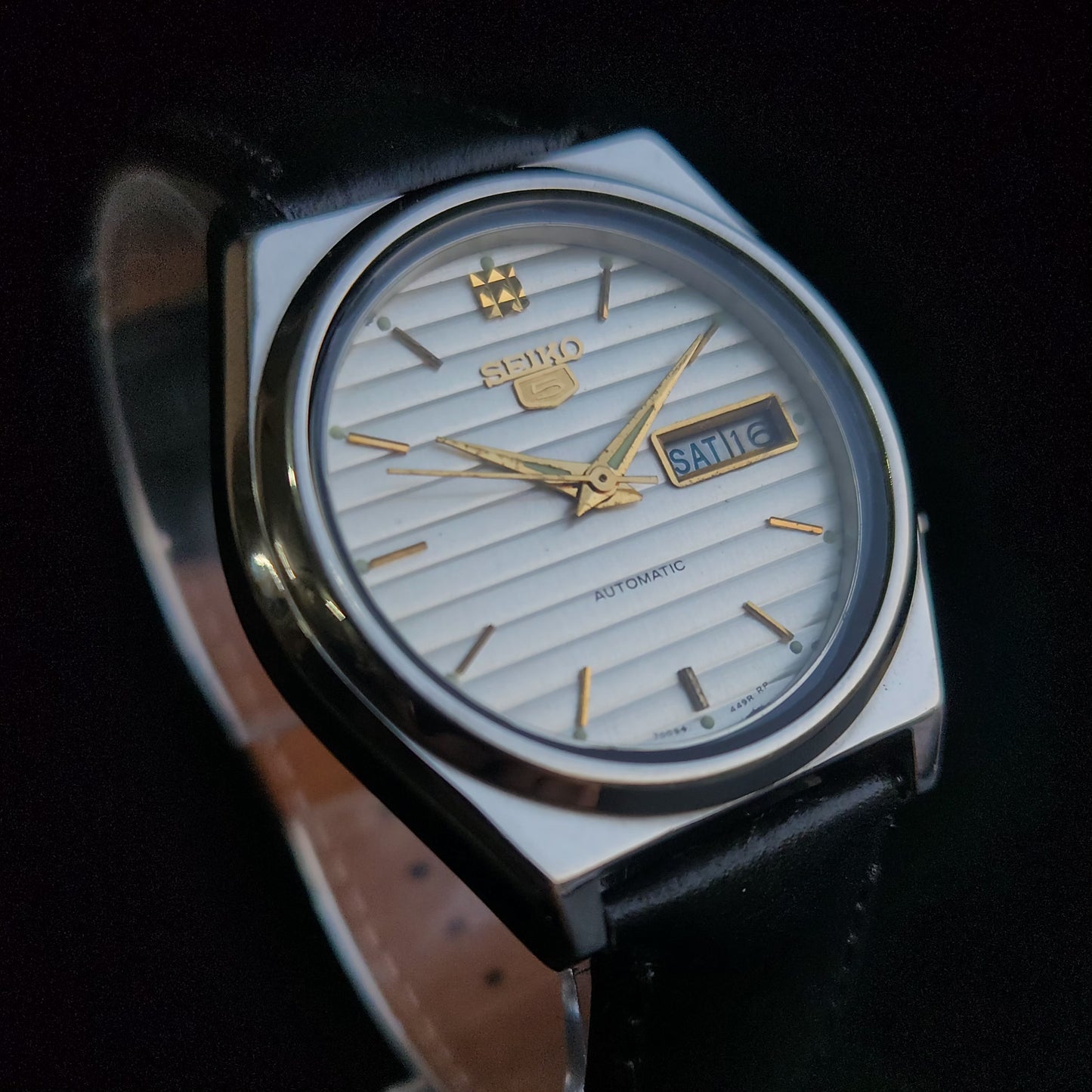Vintage 1981 Original Seiko 5 Automatic 7009-876J White Face Black Band 17 Jewels Day-Date Japanese Men's Wrist Watch S163
