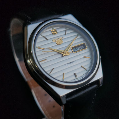Vintage 1981 Original Seiko 5 Automatic 7009-876J White Face Black Band 17 Jewels Day-Date Japanese Men's Wrist Watch S163