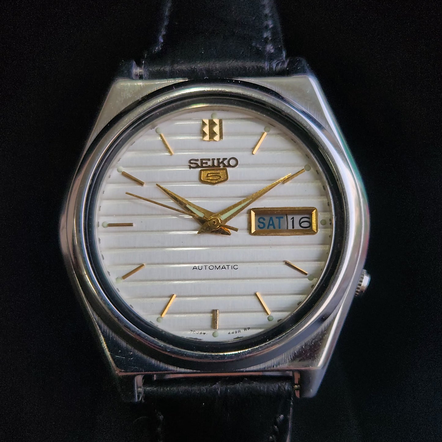 Vintage 1981 Original Seiko 5 Automatic 7009-876J White Face Black Band 17 Jewels Day-Date Japanese Men's Wrist Watch S163