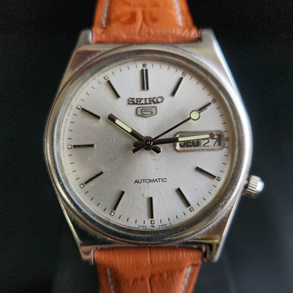 Vintage 1980 Original Seiko 5 Automatic 7009-316A White Face Brown Band 17 Jewels Day-Date Japanese Men's Wrist Watch S167