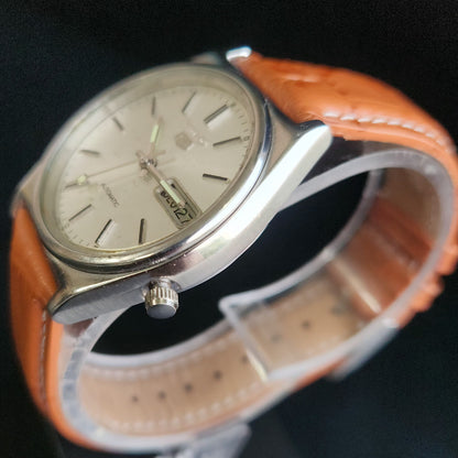 Vintage 1980 Original Seiko 5 Automatic 7009-316A White Face Brown Band 17 Jewels Day-Date Japanese Men's Wrist Watch S167