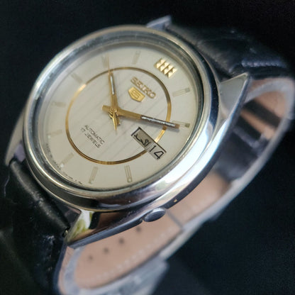 Vintage 1979 Original Seiko 5 Automatic 7009-3040 Grey Face Black Band 17 Jewels Day-Date Japanese Men's Wrist Watch S164