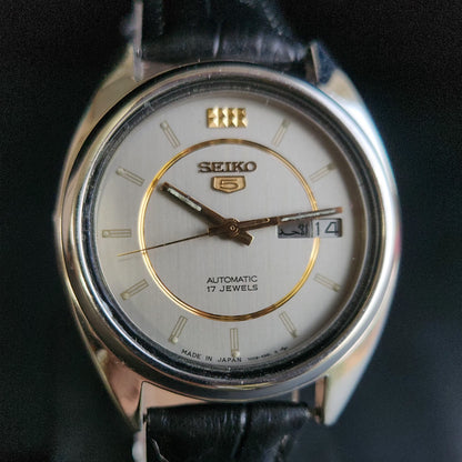Vintage 1979 Original Seiko 5 Automatic 7009-3040 Grey Face Black Band 17 Jewels Day-Date Japanese Men's Wrist Watch S164