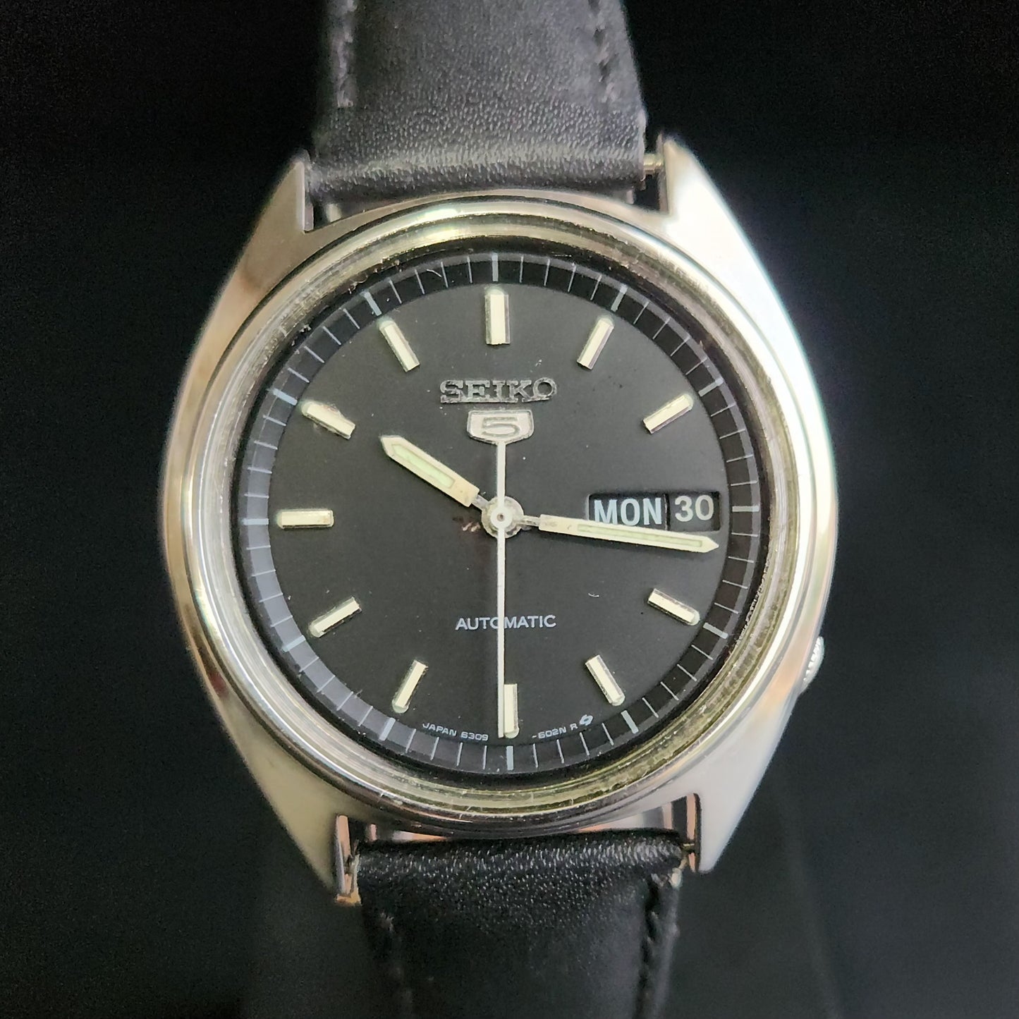 Vintage 1976 Original Seiko 5 Automatic 6309-8840 Black Face Black band 17 Jewels Day-Date Japanese Men's Wrist Watch S166